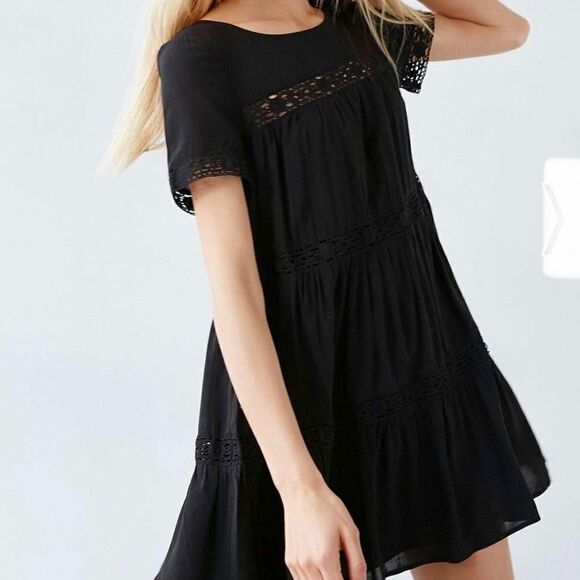 URBAN OUTFITTERS ALICE & UO ELEONORA CROCHET INSET DRESS - Picture 15 of 16